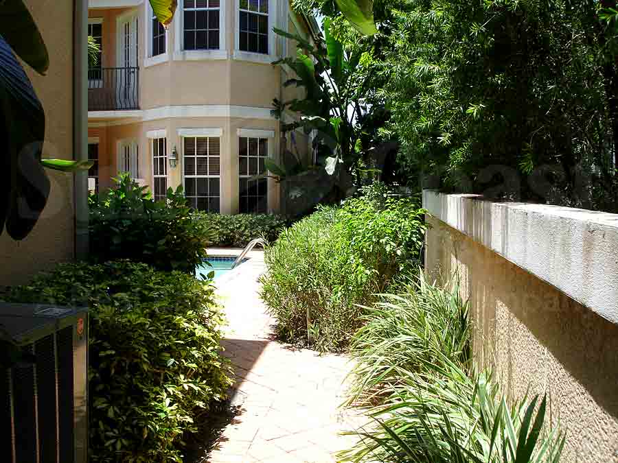Villa Del Torres Walkway